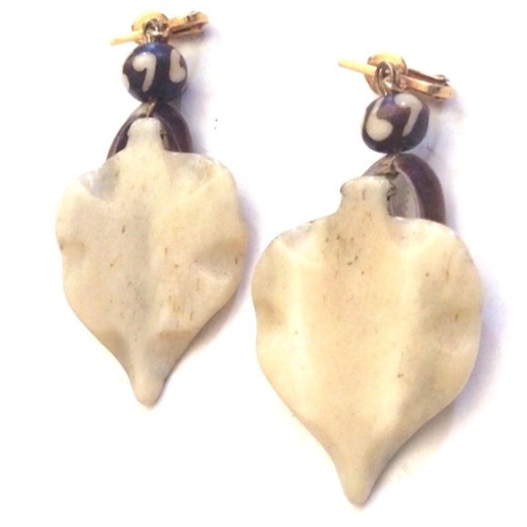 💥CLEARANCE💥CERAMIC/PORCELAIN BROWN LINED LEAF/COWERY SHELL 3" EARRINGS - Picture 3 of 9
